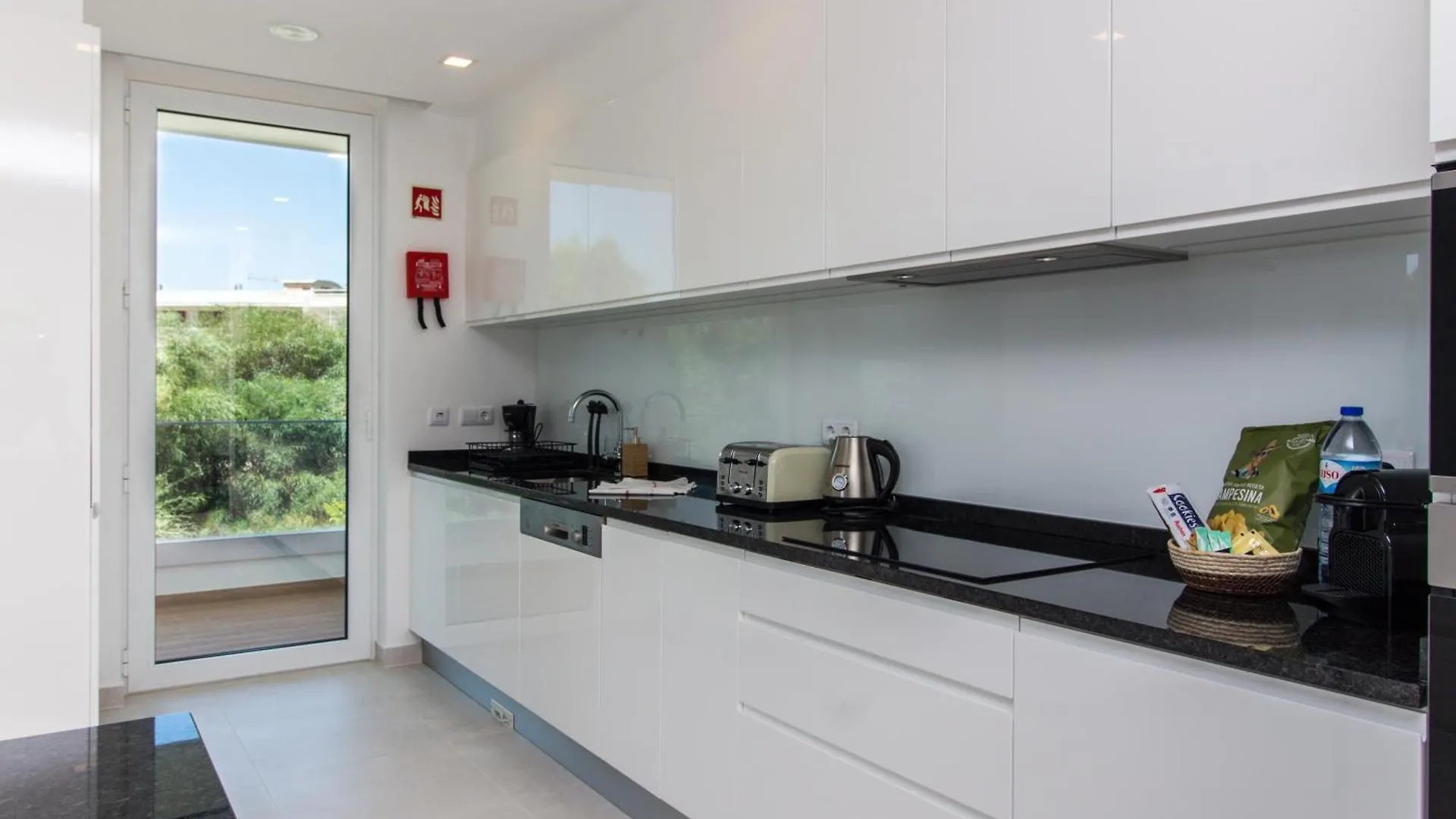 Stylish Apartment Near Beaches & City Center 拉哥斯